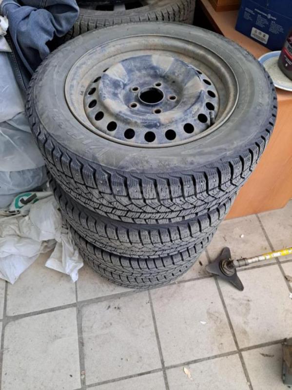 Шипованные шины Viatti Brina 205/60 R16 на дисках. - Орск