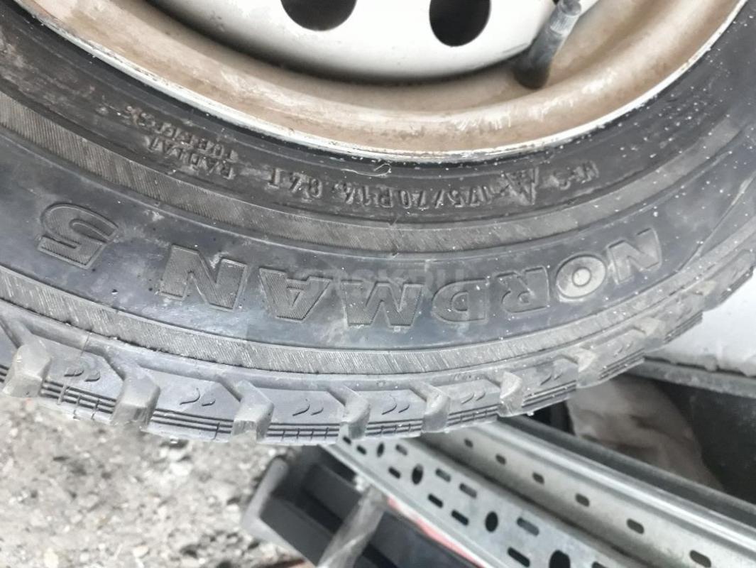 Комплект зимних колес в сборе Nokian Tyres Nordman 5 175/70 R14 в хорошем состоянии, диски разболтов - Орск