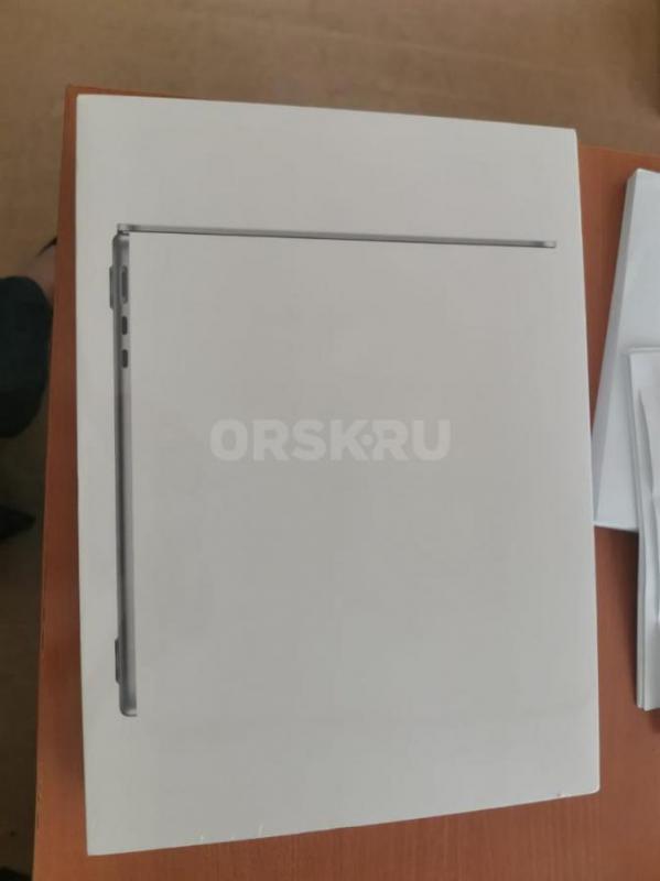 Продам Apple macbook air 13, 2024г. 8 Ядер, Озу 8Gb, ssd 256gb. - Орск