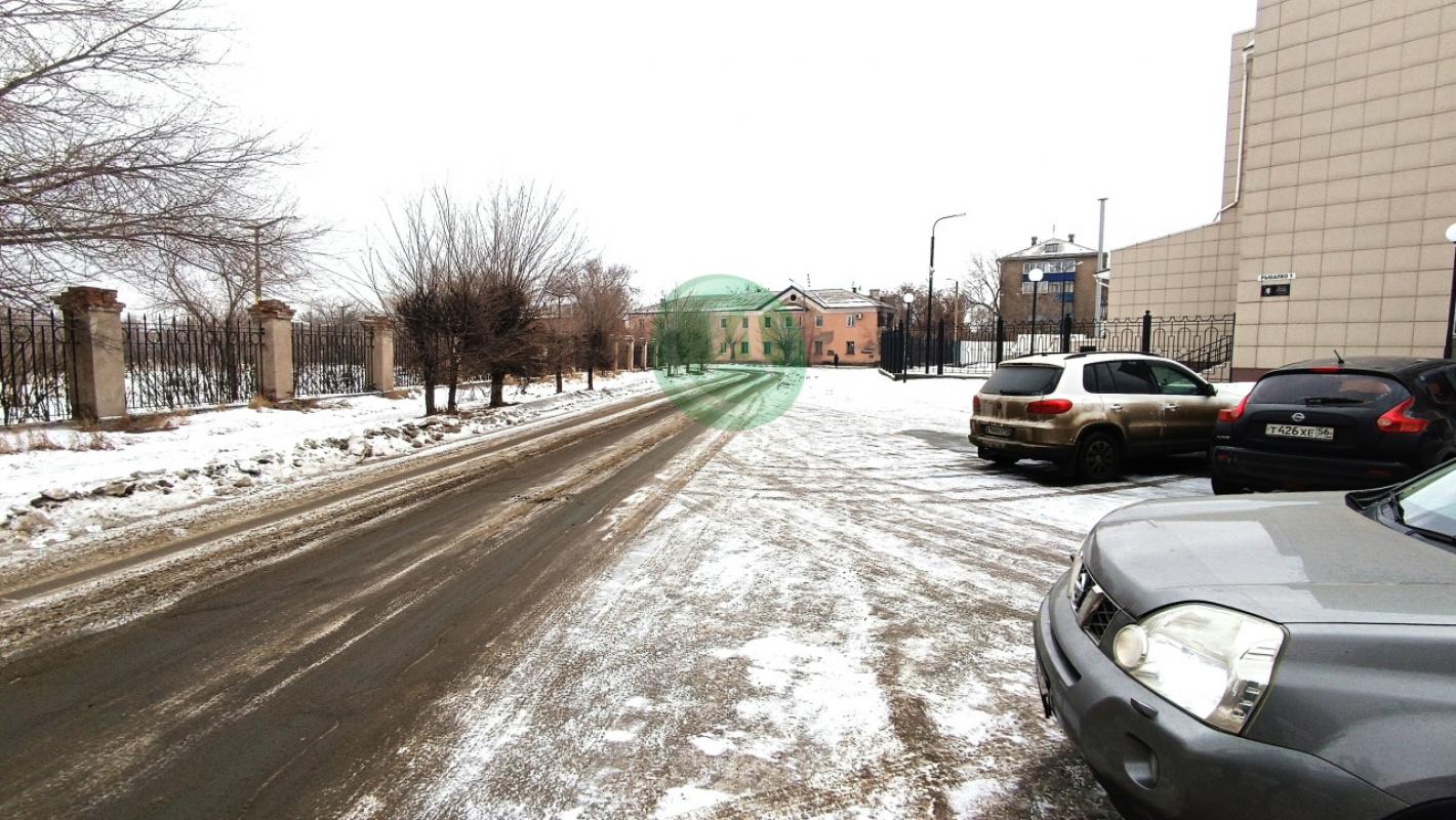 В самом центре города Орска, по адресу: переулок Кировский, 2, на площади Шевченко, предлагаю вашему - Орск