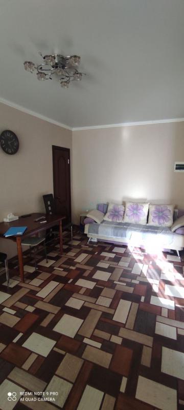 Предлагаем вашему вниманию отличную двухкомнатную квартиру на третьем этаже в центре города! - Новотроицк