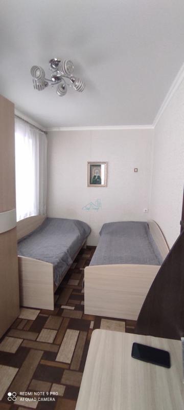 Предлагаем вашему вниманию отличную двухкомнатную квартиру на третьем этаже в центре города! - Новотроицк