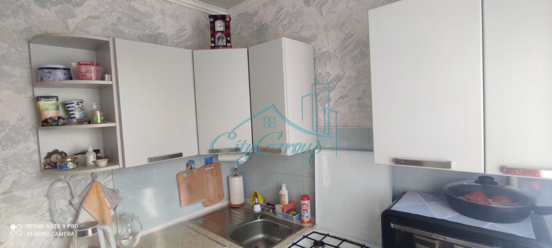 Предлагаем вашему вниманию отличную двухкомнатную квартиру на третьем этаже в центре города! - Новотроицк