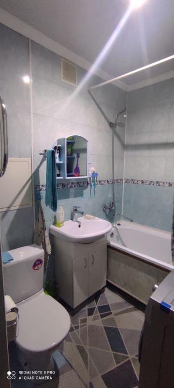 Предлагаем вашему вниманию отличную двухкомнатную квартиру на третьем этаже в центре города! - Новотроицк