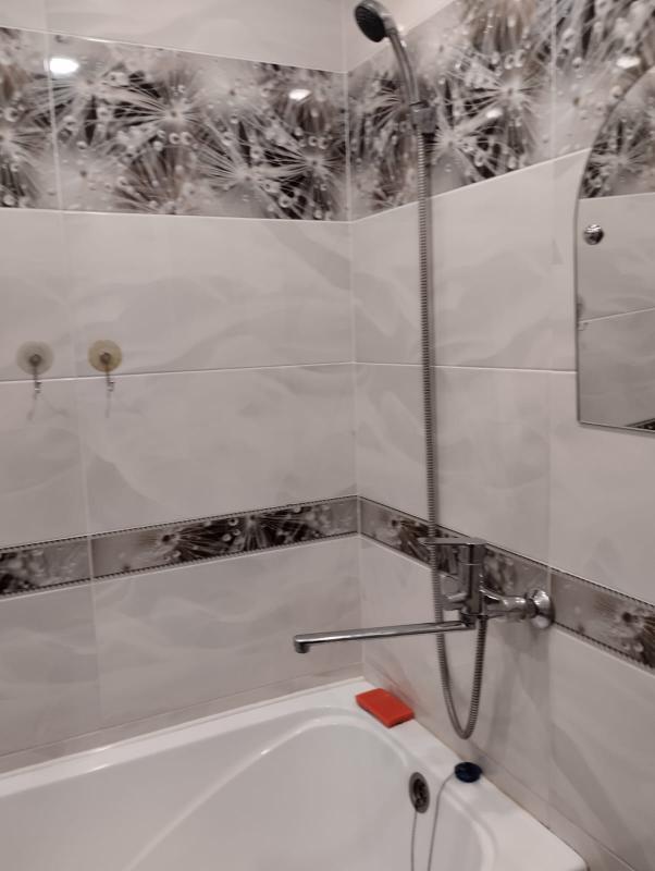 Продается 2 комнатная квартира улучшенной планировки туалет и ванная в кафеле сделан косметический р - Новотроицк