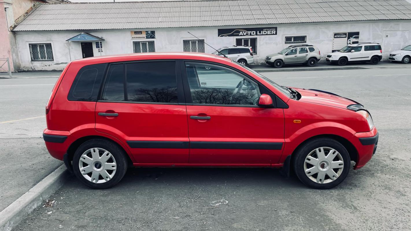 Продается Ford Fusion 2007 года

Комплектация :

- Электростеклоподъёмники.

- Аудио система. - Новотроицк