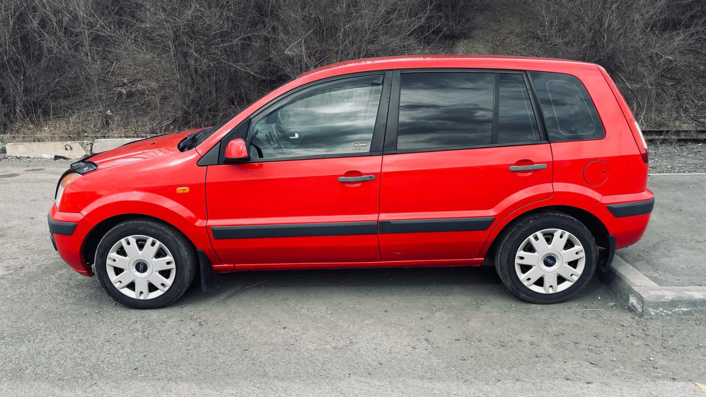 Продается Ford Fusion 2007 года

Комплектация :

- Электростеклоподъёмники.

- Аудио система. - Новотроицк