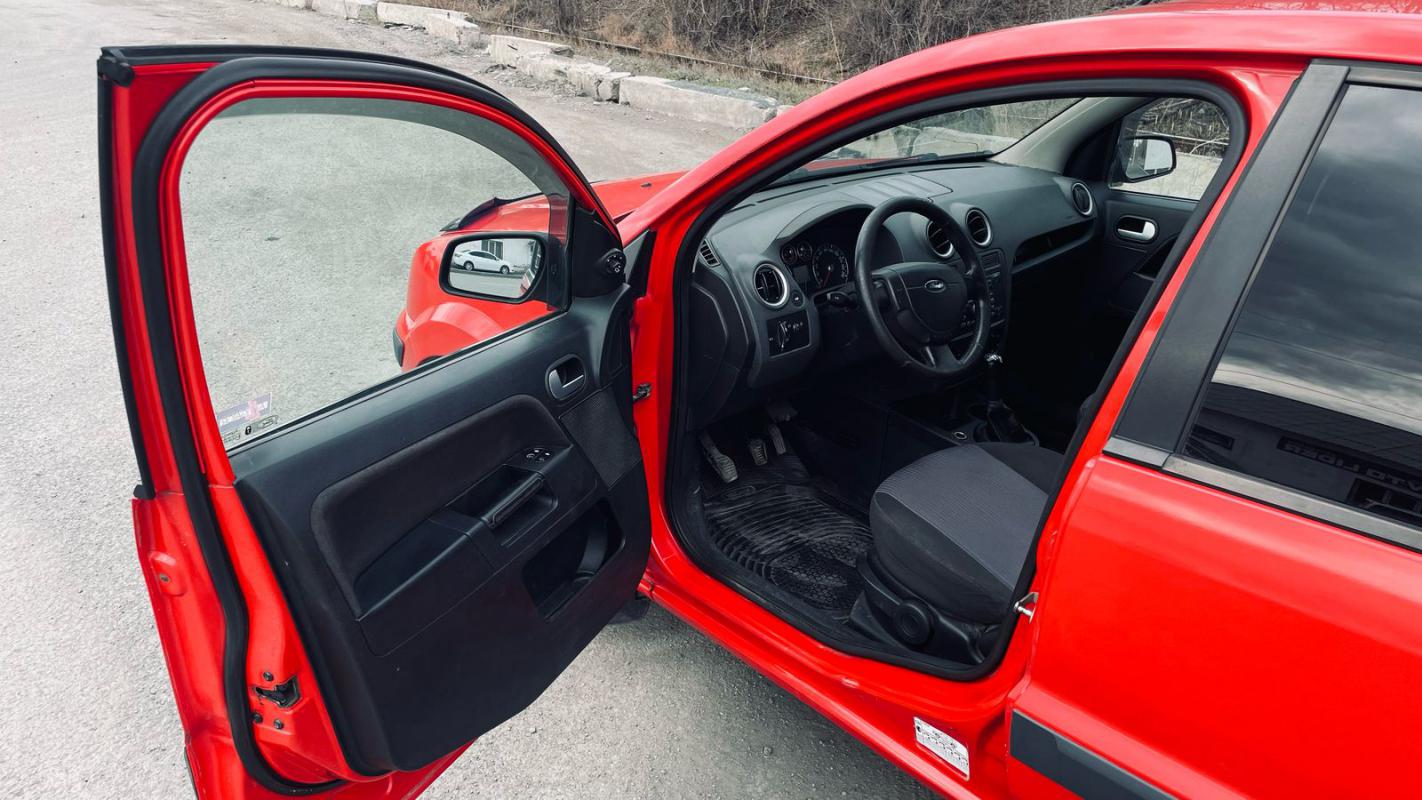 Продается Ford Fusion 2007 года

Комплектация :

- Электростеклоподъёмники.

- Аудио система. - Новотроицк