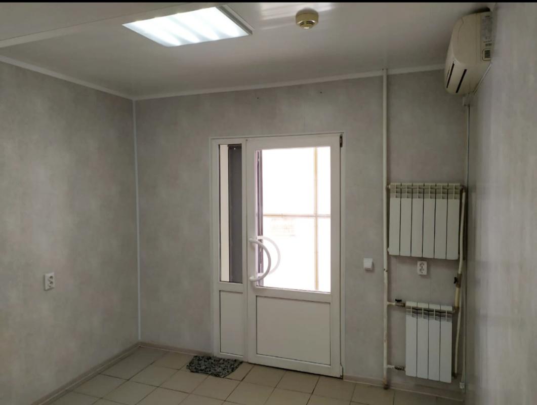 Сдам в аренду нежилое помещение, вода, сан.узел, кондиционер. + Оплата коммунальных расходов - по до - Новотроицк