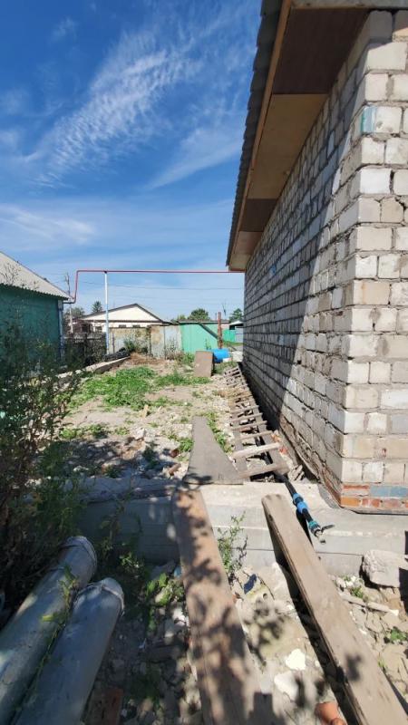 Продаётся кирпичный жилой дом по улице Елшанская, общей площадью 95,0 квадратных метров, расположенн - Гай