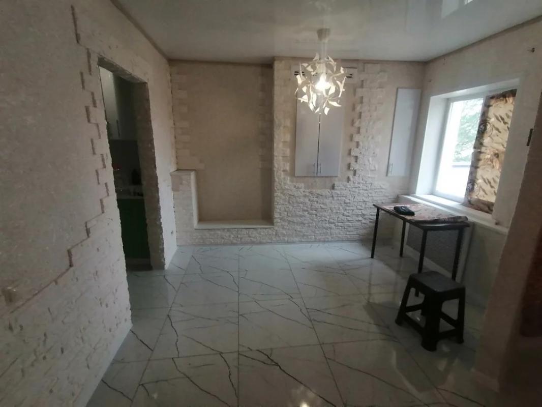 Продам в четырех квартирном доме две квартиры переоборудованные в одну (перепланировка узаконена) в - Гай