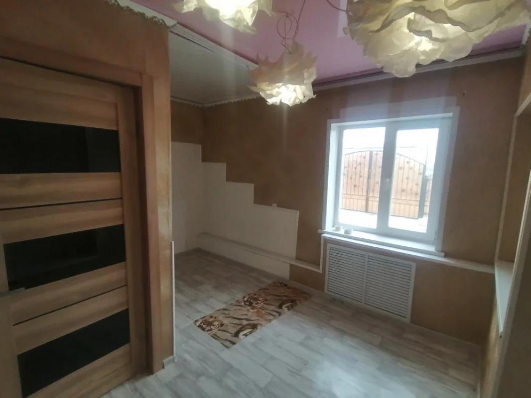 Продам в четырех квартирном доме две квартиры переоборудованные в одну (перепланировка узаконена) в - Гай