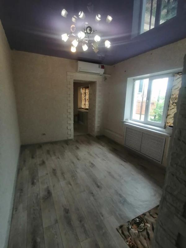 Продам в четырех квартирном доме две квартиры переоборудованные в одну (перепланировка узаконена) в - Гай