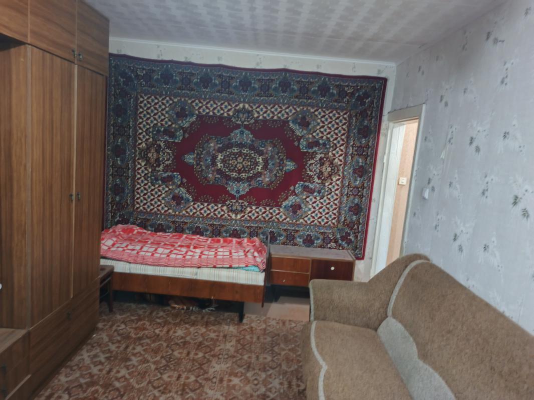 Продам квартиру (ремонт старый). - Новотроицк