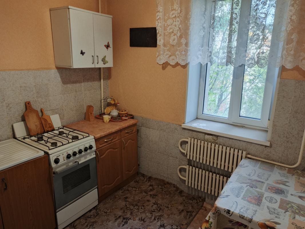 Продам квартиру (ремонт старый). - Новотроицк