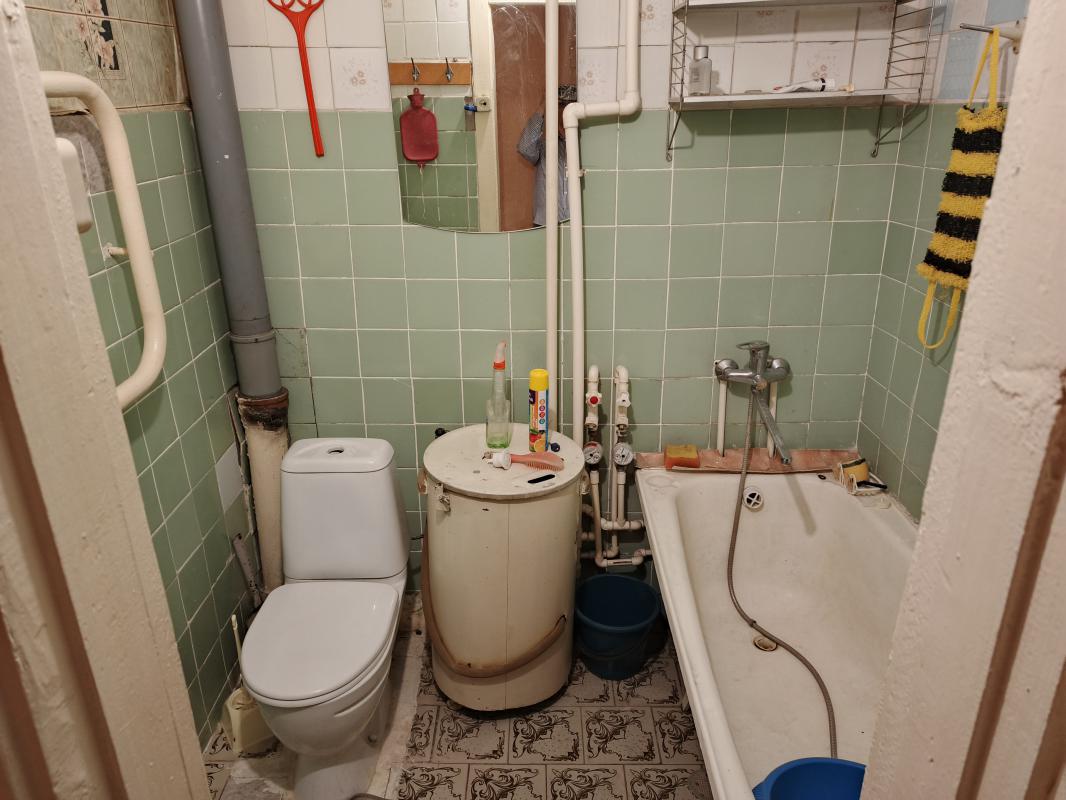 Продам квартиру (ремонт старый). - Новотроицк