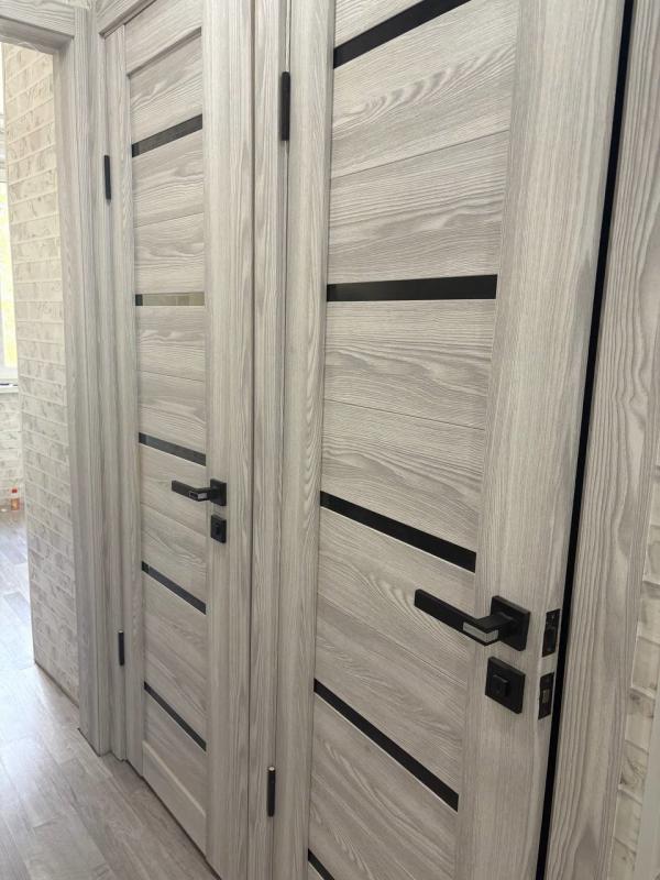 Продам 2-х комнатную квартиру в центре города  районе гимназии и 18 школы в пятиэтажном доме, второй - Новотроицк