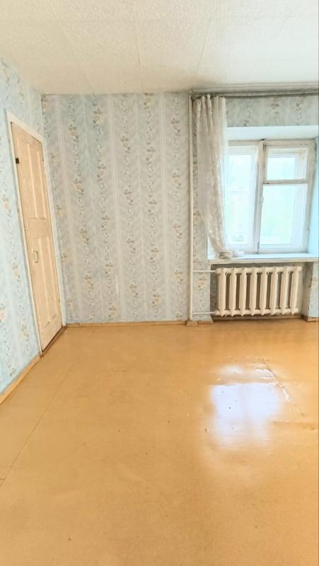 Сдается в Новотроицке на площади Ленина на длительный срок 1-комнатная на 2 этаже.
6000 в месяц. - Новотроицк