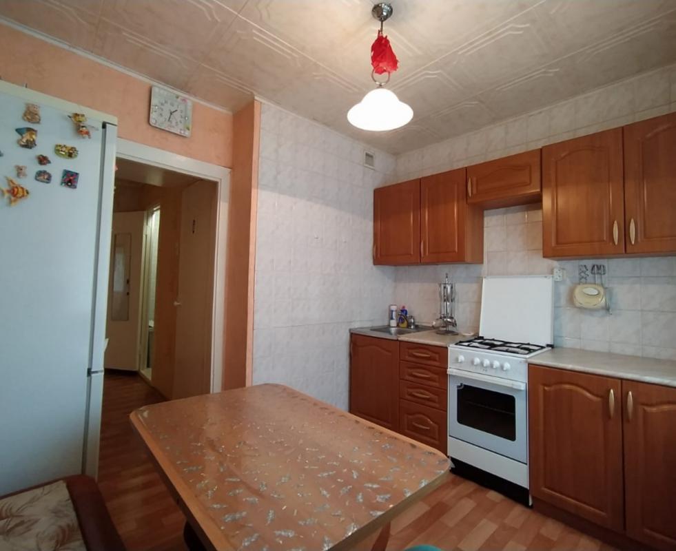 ПРОДАËТСЯ 2-Х КОМНАТНАЯ КВАРТИРА, УЛУЧШЕННОЙ ПЛАНИРОВКИ, В РАЗВИТОМ РАЙОНЕ, В ЦЕНТРЕ! - Новотроицк