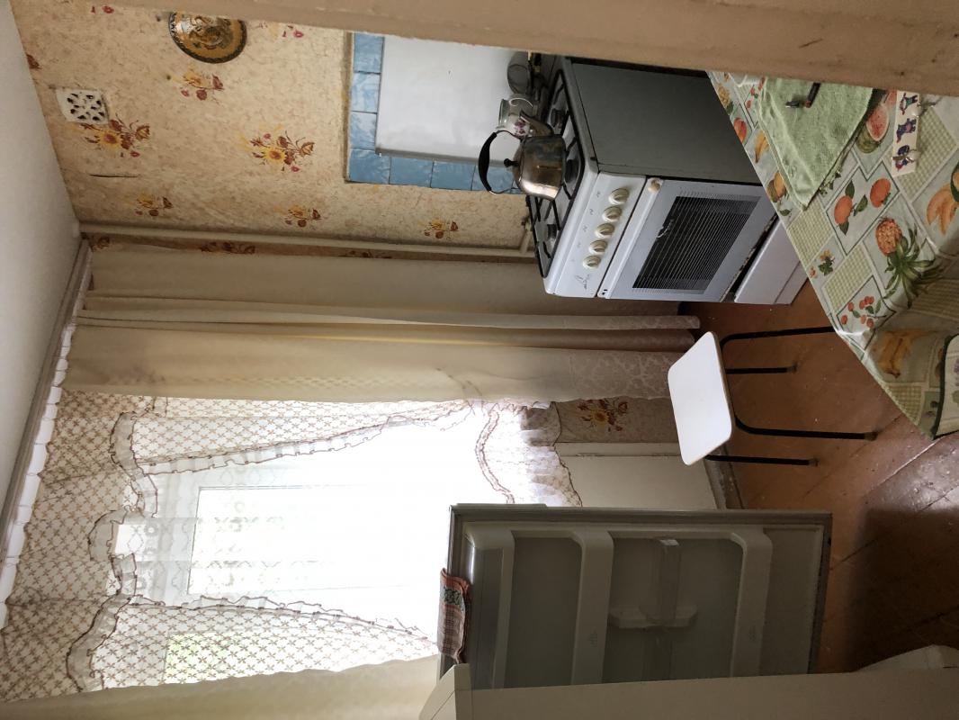 Продам квартиру 
Состояние ремонт 
В квартире натяжные потолки, стеклопакет, новая входная дверь, 
С - Новотроицк