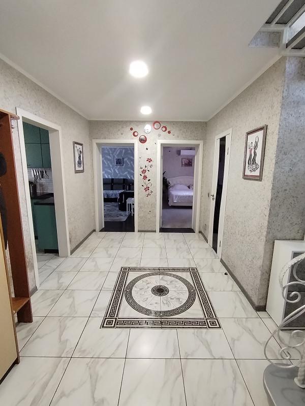 Предлагается к приобретению просторный и уютный дом, расположенный по адресу: улица Садовая. - Гай