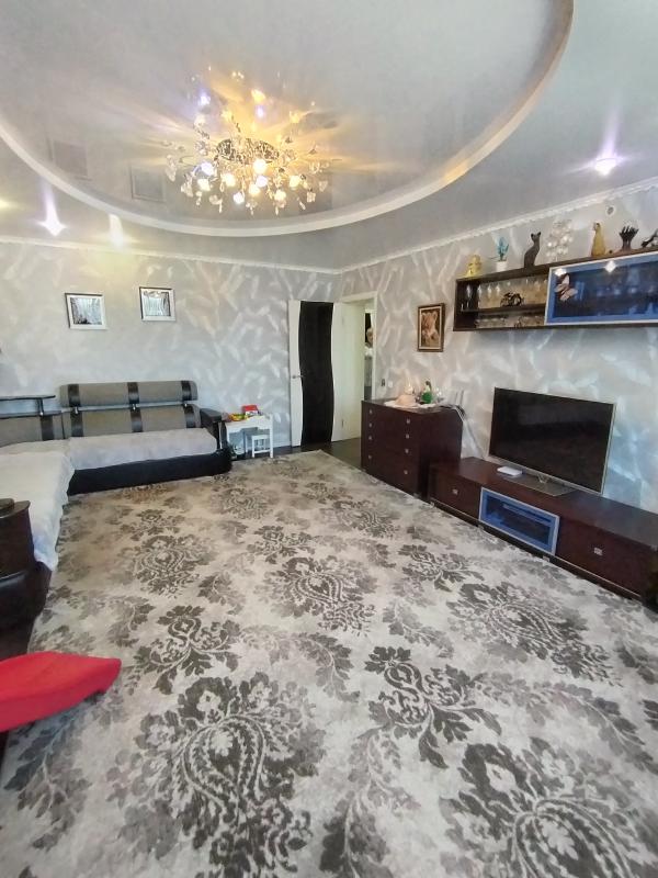 Предлагается к приобретению просторный и уютный дом, расположенный по адресу: улица Садовая. - Гай