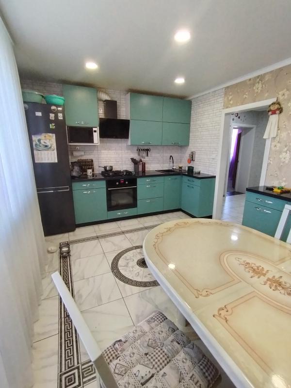 Предлагается к приобретению просторный и уютный дом, расположенный по адресу: улица Садовая. - Гай