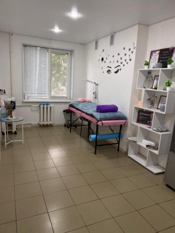 Продам 1/2 доли в нежилом помещении , три кабинета ,плюс действующий бизнес ателье приносящий ежедне - Новотроицк