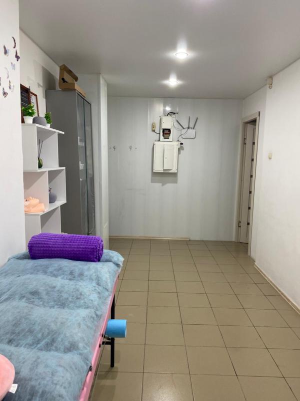 Продам 1/2 доли в нежилом помещении , три кабинета ,плюс действующий бизнес ателье приносящий ежедне - Новотроицк