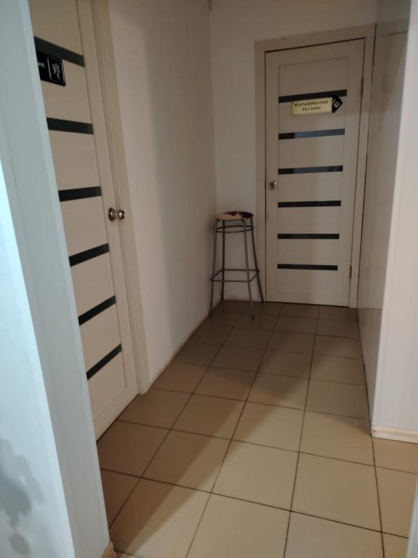 Продам 1/2 доли в нежилом помещении , три кабинета ,плюс действующий бизнес ателье приносящий ежедне - Новотроицк