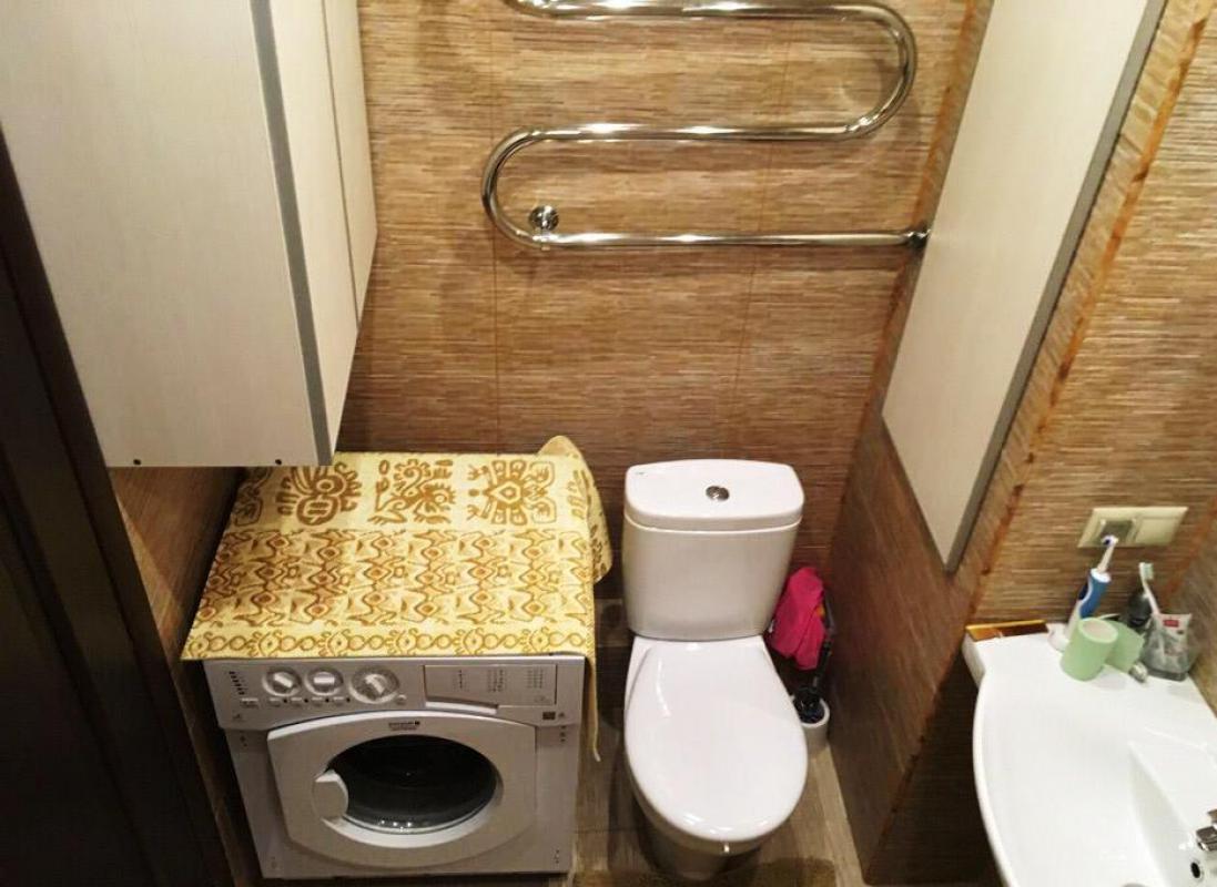 Сдается чистая и светлая однокомнатная квартира на длительный срок в хорошем доме. - Гай