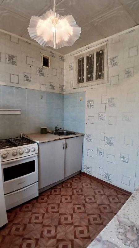 Продается однокомнатная квартира в кирпичном доме  на востребованном втором этаже по адресу г. - Новотроицк