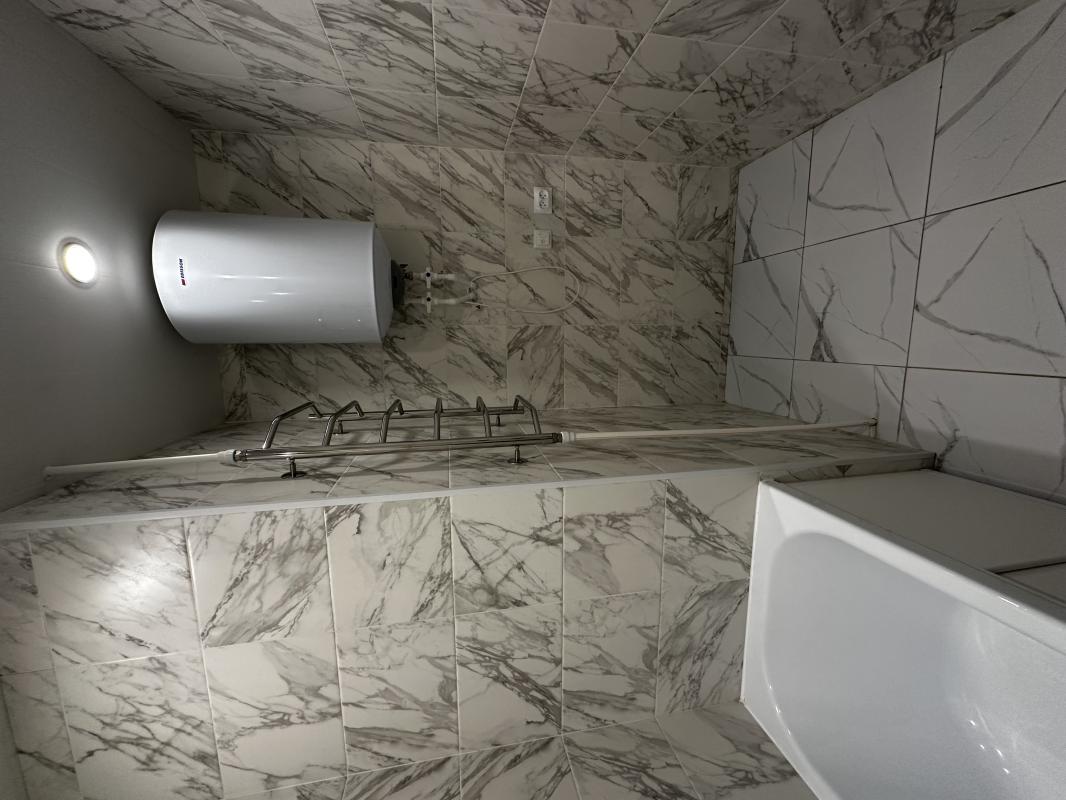 Продам двушку студию с евро, второй этаж, евробалкон, свежий ремонт делался под себя!!! - Новотроицк