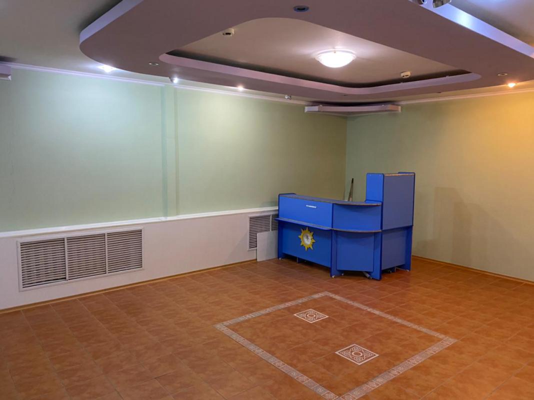 Продается нежилое встроенное помещение с ремонтом. - Новотроицк