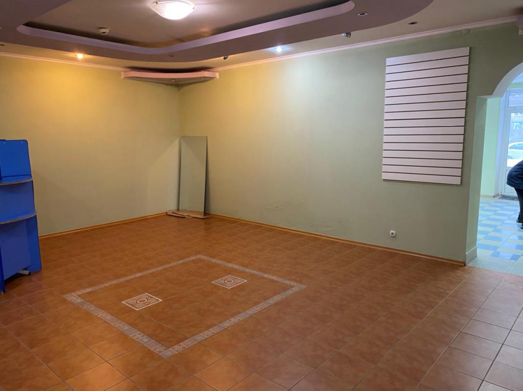 Продается нежилое встроенное помещение с ремонтом. - Новотроицк