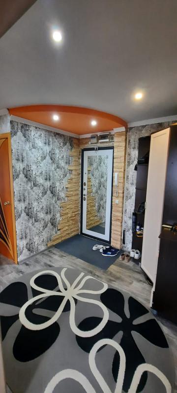 Продаётся 3-х комнатная квартира в хорошем районе (центр города)по улице Марии Корецкой 17,рядом ест - Новотроицк