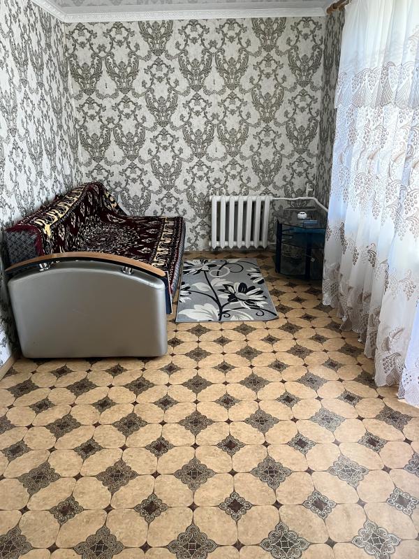 🏡 Продается 3-комнатная квартира с большой лоджией!
📍 Расположение: 2 этаж 2-этажного дома
🌞 Окна и - Гай