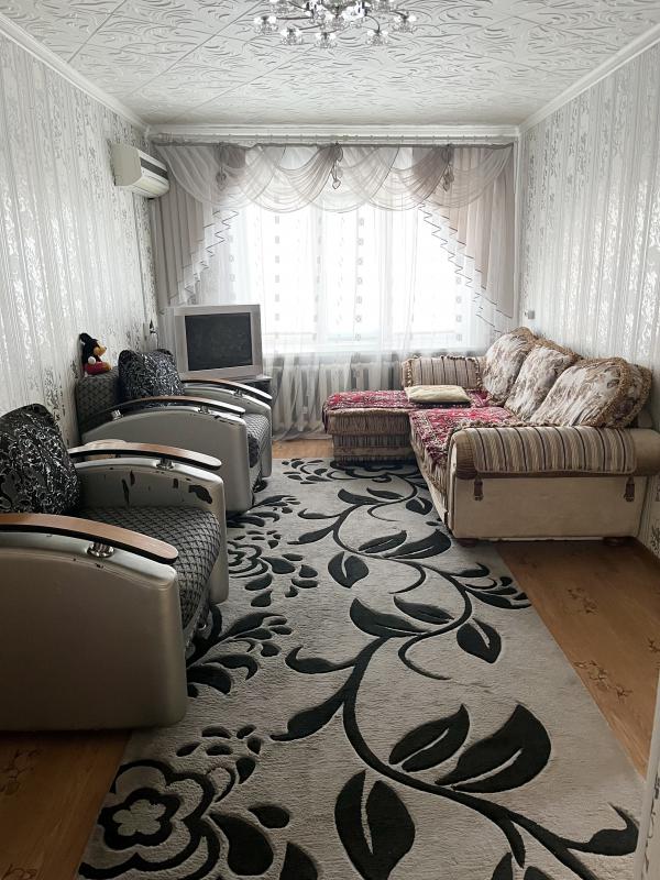 🏡 Продается 3-комнатная квартира с большой лоджией!
📍 Расположение: 2 этаж 2-этажного дома
🌞 Окна и - Гай