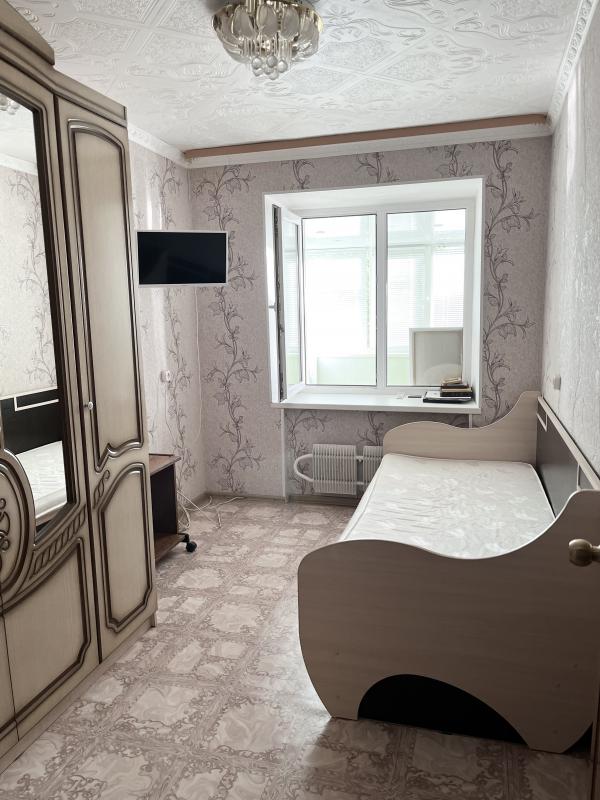 🏡 Продается 3-комнатная квартира с большой лоджией!
📍 Расположение: 2 этаж 2-этажного дома
🌞 Окна и - Гай