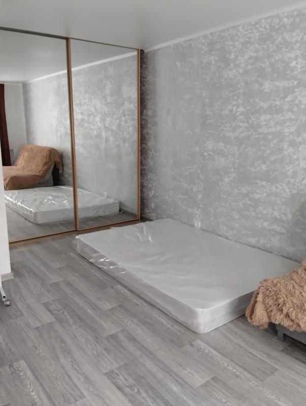 Сдам 1 комнатную большую квартиру после ремонта,, без животных и детей. - Новотроицк