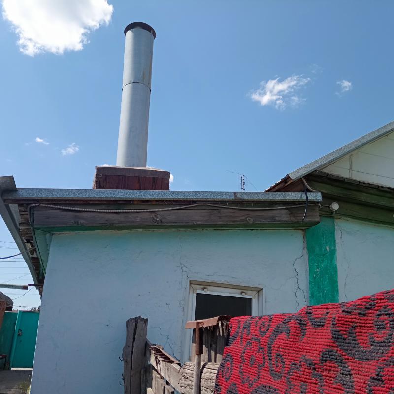 Продаю дом из трех комнат, есть гараж, баня, сарай, земельный участок. - Новотроицк