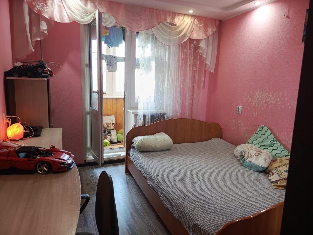 Продается уютная трехкомнатная квартира в городе Гай на Молодёжной улице. - Гай