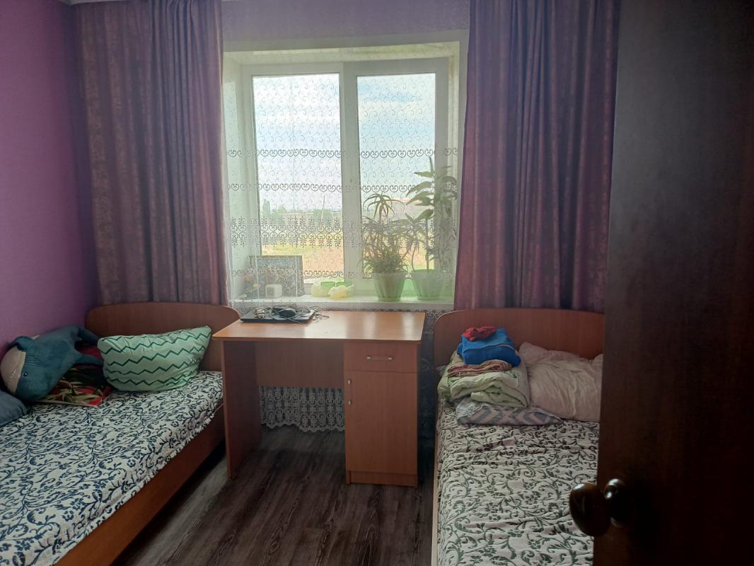 Продается уютная трехкомнатная квартира в городе Гай на Молодёжной улице. - Гай