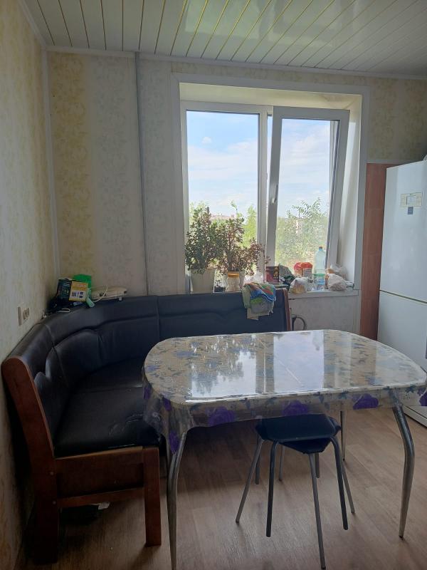 Продается уютная трехкомнатная квартира в городе Гай на Молодёжной улице. - Гай