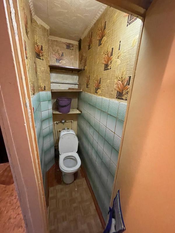 Продаётся светлая двухкомнатная квартира под ремонт. - Новотроицк