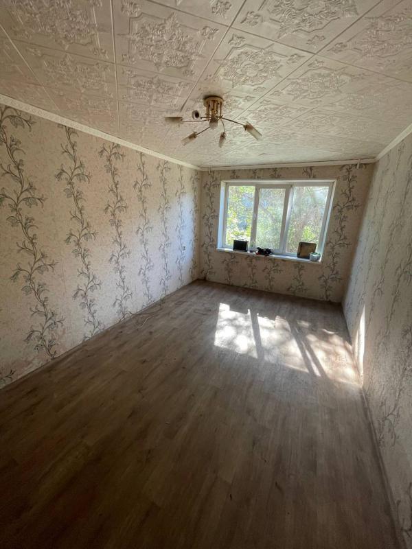 Продаётся светлая двухкомнатная квартира под ремонт. - Новотроицк