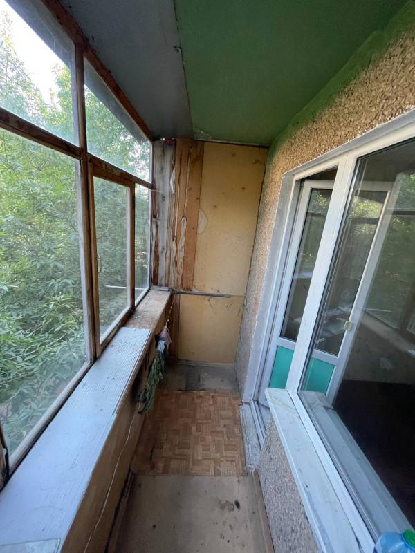 Продаётся светлая двухкомнатная квартира под ремонт. - Новотроицк