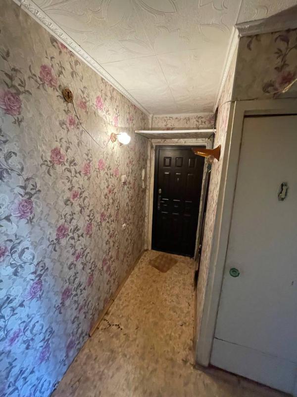 Продаётся светлая двухкомнатная квартира под ремонт. - Новотроицк