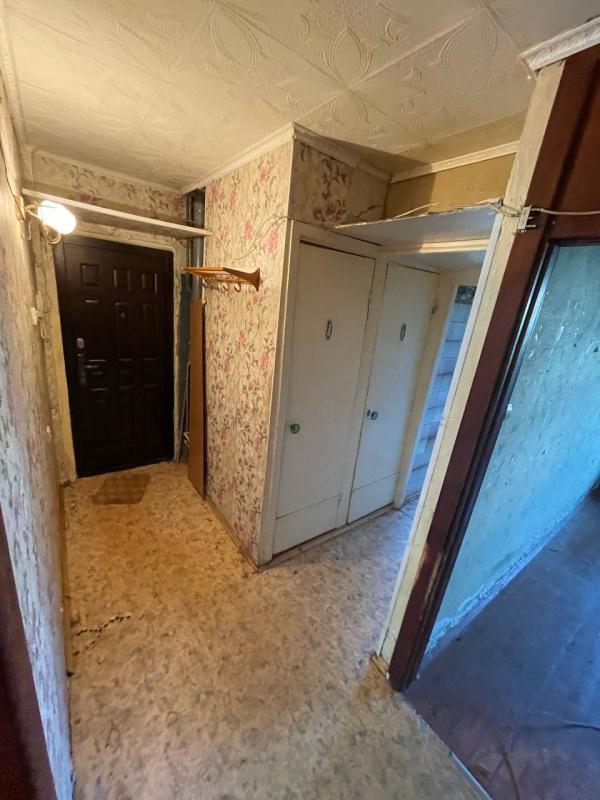 Продаётся светлая двухкомнатная квартира под ремонт. - Новотроицк