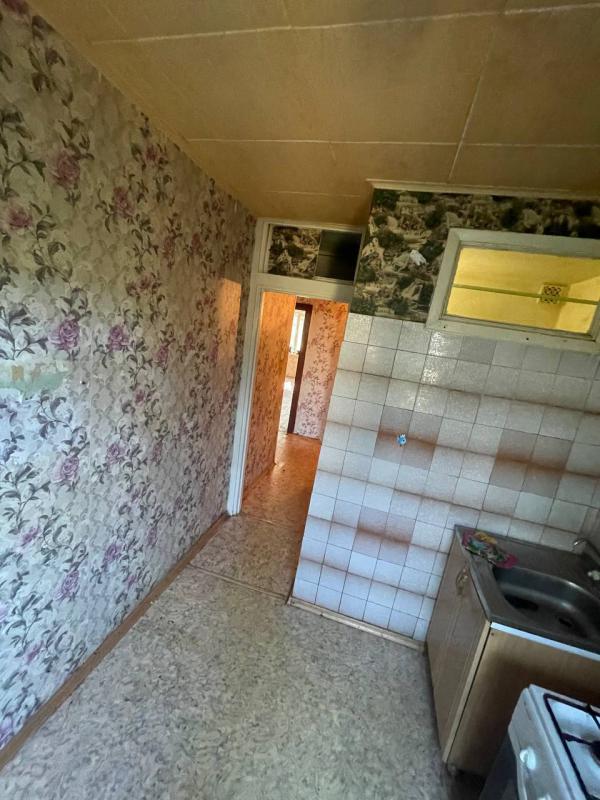 Продаётся светлая двухкомнатная квартира под ремонт. - Новотроицк